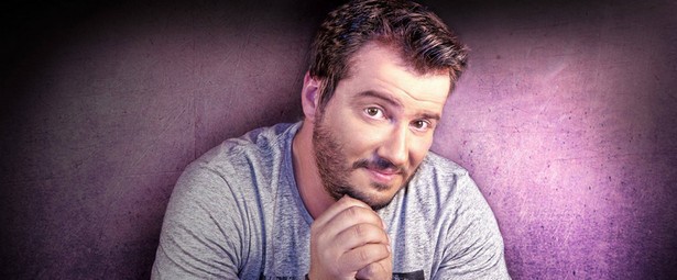 "Γράψε Λάθος" |  Ο Μάνος Καρυστιναίος μας παρουσιάζει το νέο του video clip