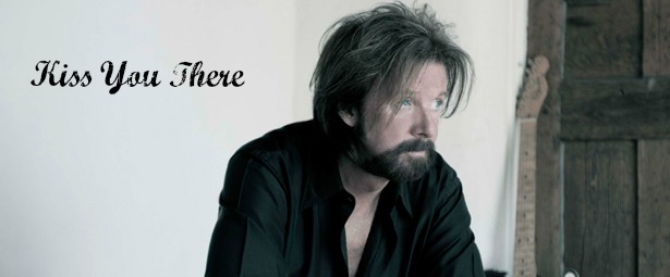 “Kiss You There”| Δείτε το νέο video clip του Ronnie Dunn