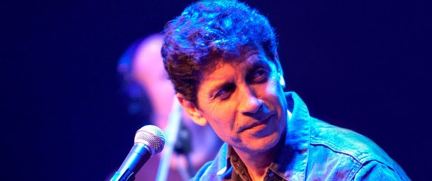 «Το όνομά μου είναι δρόμος» | Ακούστε το ακυκλοφόρητο τραγούδι του Σωκράτη Μάλαμα