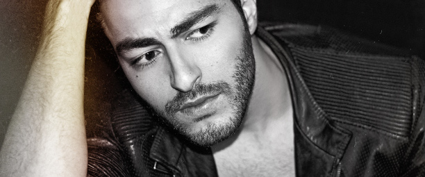 Στέφανος Δημοσθένους| Ακούστε teaser από το νέο του τραγούδι "Στο ίδιο έργο"