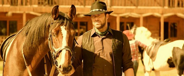 “Έπαθα κι έμαθα”| Δείτε το νέο videoclip του “cowboy” Χρήστου Χολίδη!