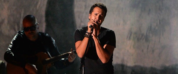 “Drink a Beer”| Δείτε το νέο video clip του Luke Bryan