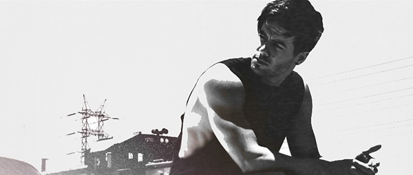 “Motel Pool”| Ακούστε το νέο single του Travis Garland