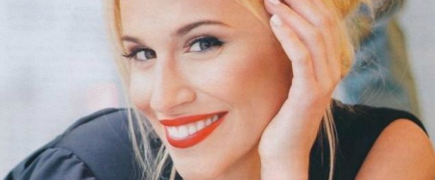 Νάντια Μπουλέ | Παρουσίασε το νέο της τραγούδι στο «Dancing with the stars»