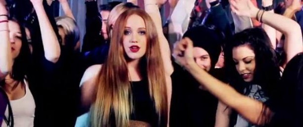 James Sky feat. Bella Blue - Δες το ολοκαίνουργιο video clip "Catch The World"!