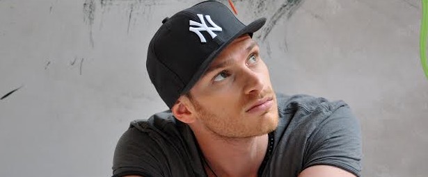 Αλέξανδρος Ρίγος: Μας συστήνεται μέσα απο το νέο του video clip και μας μιλά αποκλειστικά