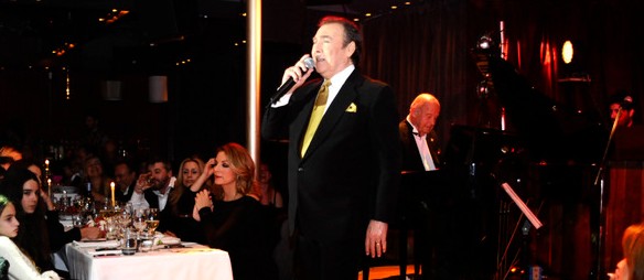 Ο Τόλης Βοσκόπουλος σε μια μαγευτική πρεμιέρα...Μαζί του ο Μίμης Πλέσσας (Δείτε πλούσιο φωτογραφικό υλικό)