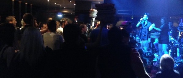 Ο Θανάσης Βασιλάκος σε μια απίστευτη live εμφάνιση!