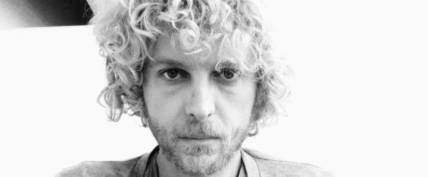 “Childish Dream” | Δείτε το νέο βίντεο κλιπ του Alex Kavvadias