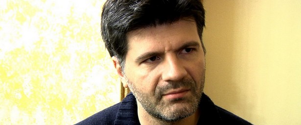 Φοίβος Δεληβοριάς: «Συνθέτες, γκρουπάκια, τραγουδίστριες, θεατρικές ομάδες, εικαστικοί και συγγραφείς γεμίζουν το κενό της κρίσης με αληθινό πρωτογενές πλεόνασμα»