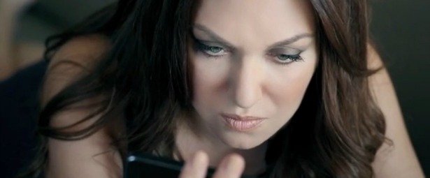 Καίτη Γαρμπή | Έκοψε βασιλόπιτα στο καμαρίνι της και ευχήθηκε στους θαυμαστές της 