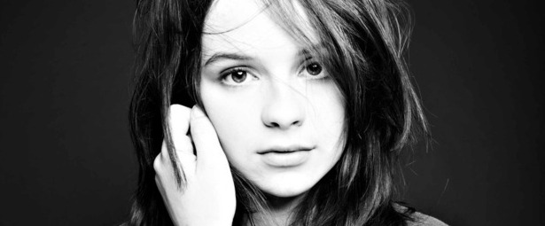 “Through The Ages”| Ακούστε το νέο τραγούδι της Gabrielle Aplin από το soundtrack της ταινίας, “Kuroshitsuji”