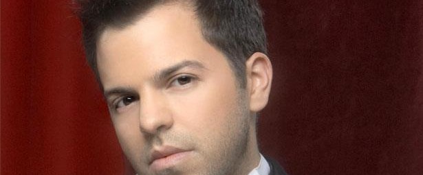 «Ένα κι ένα» | Ακούστε το νέο τραγούδι του Νίκου Απέργη