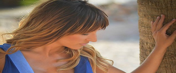 ''Τελειώσαμε''|Δείτε το νέο video clip της Έρης Ζώρα   