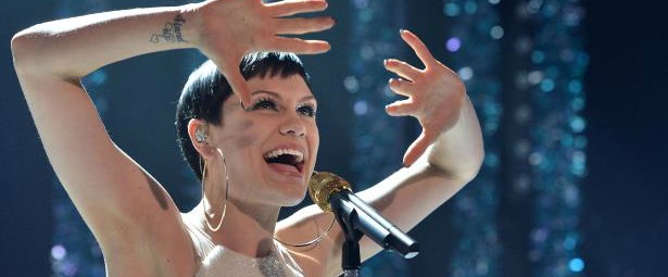 “Strip”| Η Jessie J ερμηνεύει ένα ολοκαίνουριο τραγούδι της