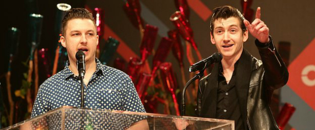 Arctic Monkeys | Οι μεγάλοι νικητές των ΝΜΕ Αwards