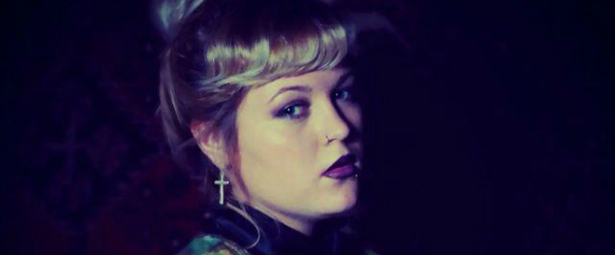 "When It Was Dark"| Δείτε το νέο video clip της Elli Ingram