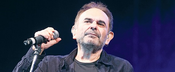 Πάμε Θέατρο | Σάκης Μπουλάς : « Ένας γενναίος καλλιτέχνης» 