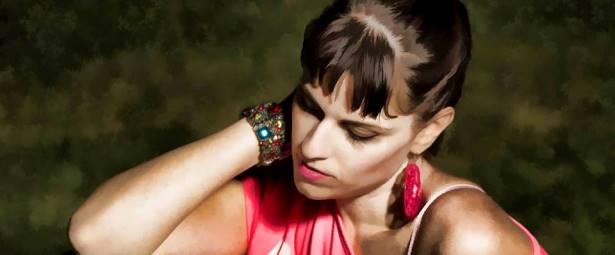 «Δεν είσαι μόνος» | Ακούστε το πρώτο τραγούδι της Ζίνας Αρσλάν