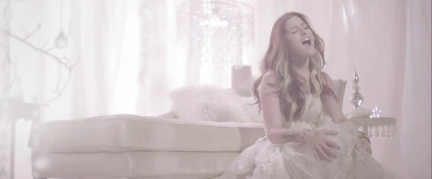 “I Wish I Could Break Your Heart”| Δείτε το νέο video clip της Cassadee Pope