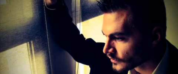 "Πρέπει να μείνω μόνος" | Ακούστε το τραγούδι του Δημήτρη Μάιδου