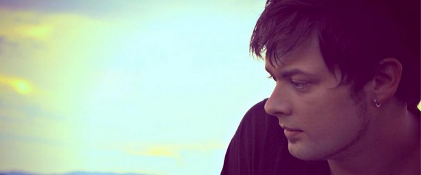 "Τόσο το γιατί"| Άκου το καινούριο τραγούδι του Νίκου Τασιόπουλου!