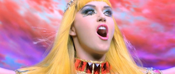 “Dark Horse” | Δείτε το νέο video clip της Katy Perry με τον Juicy J