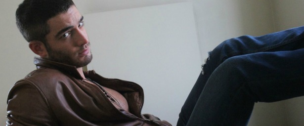 Θεοχάρης Ιωαννίδης: «Οι δάσκαλοι μου με έμαθαν να χρησιμοποιώ τα πάντα στην τέχνη μου»