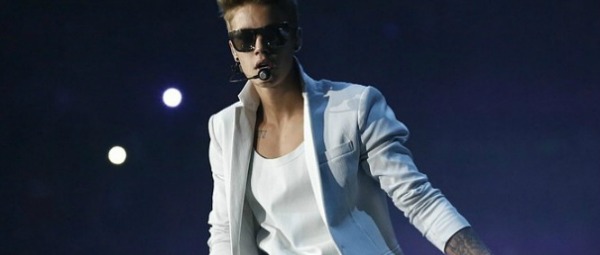 O Justin Bieber ήταν φανερά εκνευρισμένος κατά τη διάρκεια της κατάθεσής του.