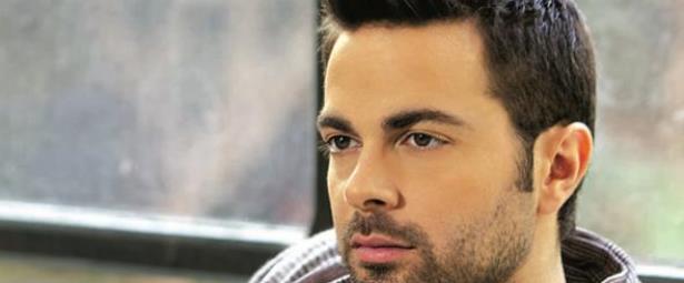 Ηλίας Βρεττός: «Αρκετοί άνθρωποι από τον καλλιτεχνικό χώρο που επιθυμούν να ενταχθούν στην πολιτική, προσπαθούν λίγο να εκμεταλλευτούν την όλη κατάσταση προς όφελός τους»