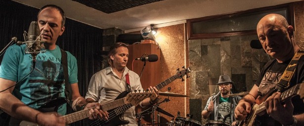 Το συγκρότημα ΑντισώματΑ στο Ρυθμό Stage 23/3