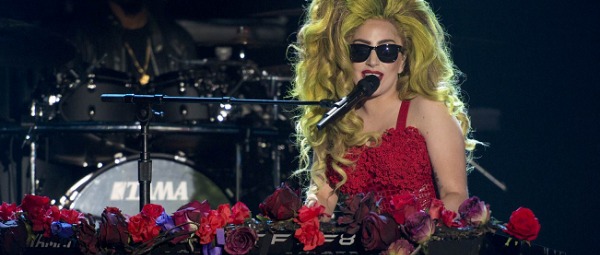 Δείτε τη live εμφάνιση της Lady Gaga στο "The Late Show with David Letterman"