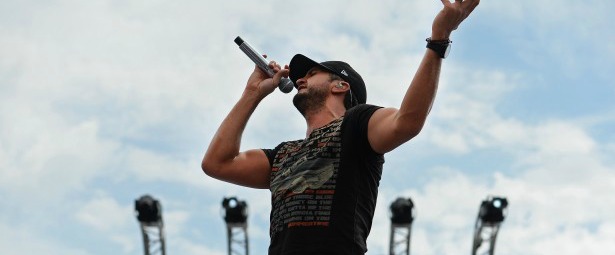 “Play It Again”| Δείτε το νέο video clip του Luke Bryan