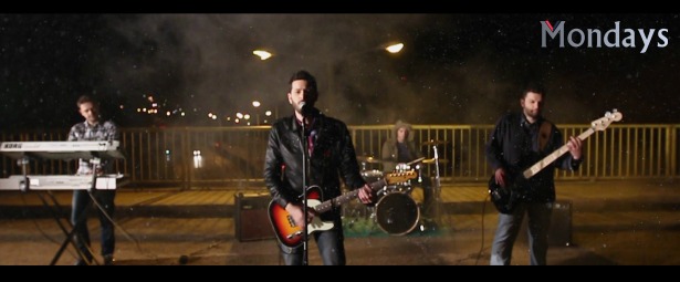 "Το φιλί"| Άκου το νέο τραγούδι των Mondays!