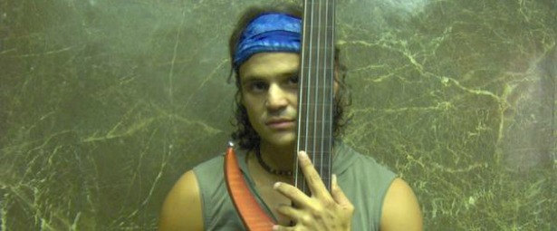 "Μικρόγειος"| Ο Απόστολος Καλτσάς επιστρέφει με νέο άλμπουμ 