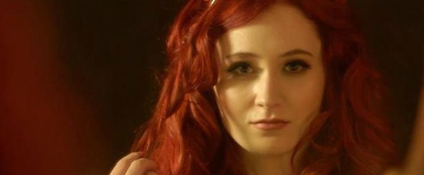 “House of Cards”| Δείτε το νέο video clip της Janet Devlin