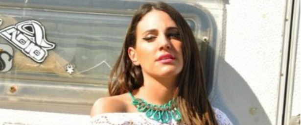 Η Μαλού Κυριακοπούλου σε μία απολαυστική ζωντανή τηλεοπτική εμφάνιση!