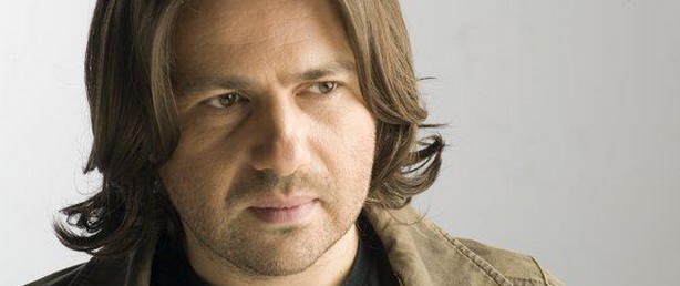 "Η Λάμπα"| Ακούστε το ολοκαίνουριο τραγούδι του Μάνου Πυροβολάκη!