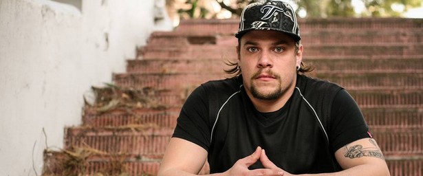 "Έμεινα εδώ" | Ο Τραγωδός διασκευάζει Στέλιο Ρόκκο!