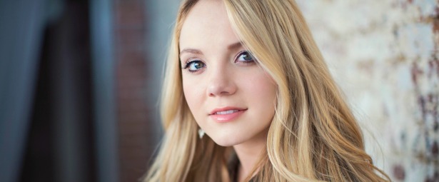 “Young In America”| Ακούστε το νέο single της Danielle Bradbery