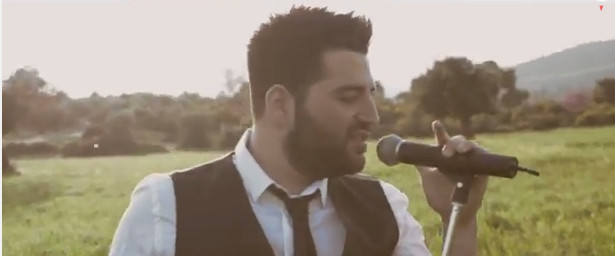 Αυτό είναι το ολοκαίνουργιο βίντεο κλιπ του Παναγιώτη Μυριάνθους.