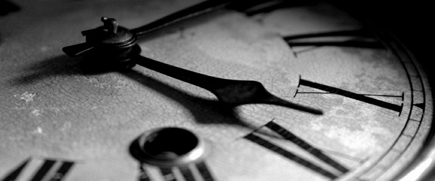 Ακούστε 13 ελληνικά τραγούδια για την... ώρα!