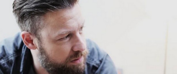 Ο Γιάννης Βαρδής έκανε τατουάζ με το πρόσωπο το πατέρα του! (φωτογραφία)