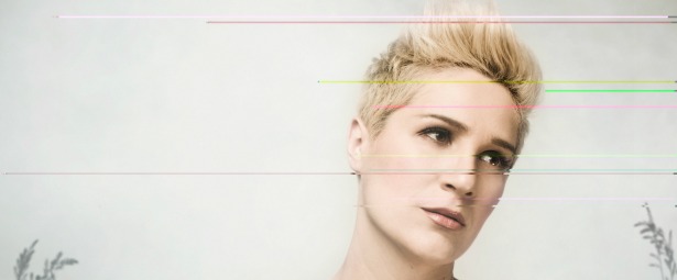 «Θα γυρίσω σε μένα» | Η Βίκυ Καρατζόγλου με εκλεκτούς φίλους της στο Σταυρό του Νότου Plus 9, 16 & 23/5