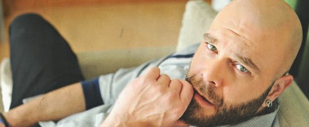 Μιχάλης Κουινέλης... Η δική του προσέγγιση για το κόκκινο κουμπί του "The Voice"!