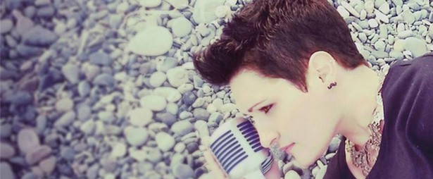 "Χαμένη σ’ ένα όνειρο" | Η Όλγα Βενετσιάνου μας δίνει μια γεύση από το νέο της τραγούδι