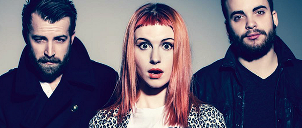 Οι Paramore ξεφαντώνουν μέσα στην βροχή!