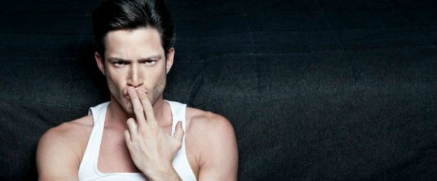 "Έκλεισα εδώ" | Δείτε το ολοκαίνουργιο video clip του Θεοχάρη Ιωαννίδη