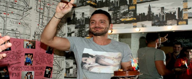 Τριπλή έκπληξη γενεθλίων στον Χρήστο Μενιδιάτη!