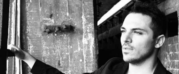 Κώστας Δόξας: "Μετά την εμφάνισή μου ως Azis, πολλοί με ρώτησαν αν είμαι ομοφυλόφιλος"